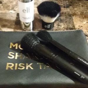 Brushes and Tool w/ makeup bag included ♥️